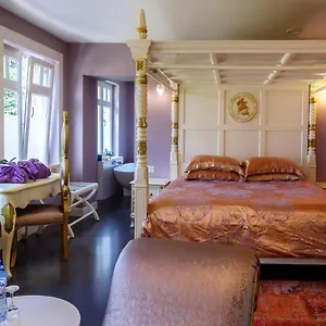 Couette-café Saint-georges -located In The Centre Of Bruges-