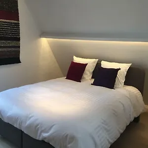Bed & Breakfast B-square